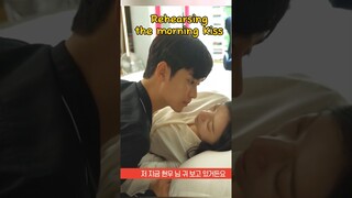 Behind The Morning Kiss Bed Scene #queenoftears #kimsoohyun #kimjiwon #netflix #behindthescenes