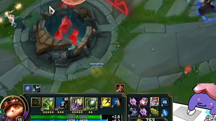 Teemo ยิ้มและถูกคนห้าคนไล่ล่า