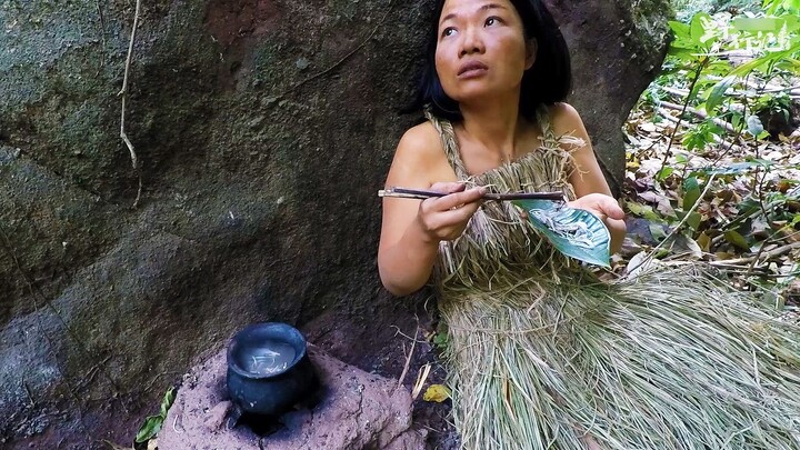 A woman survives alone in the jungles of Southeast Asia for 100 days in 30 episodes. The sudden chan