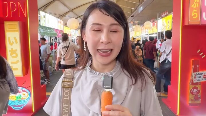 Jajanan wagiu di osaka,, jajanannya banyak sate satean rame banget..