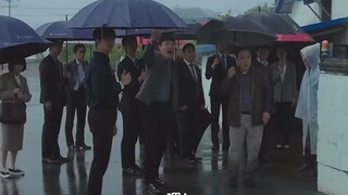 Hakim ketua terjatuh dan diceramahi oleh Yingyu, yang sangat dirugikan. #Drama Korea Strange Lawyer 