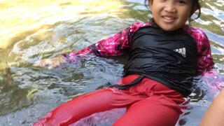 omg! may bata sa ilog!!!