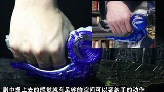 果然，即使是插在腰带里的剑，DX也没有还原呢（笑）假面骑士剑锋DX对比加补充