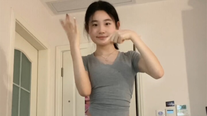Màn solo của Lin Nayeon 14 tuổi nhanh chóng bị lộ｜Ai mà không yêu răng thỏ ngọt ngào chứ!