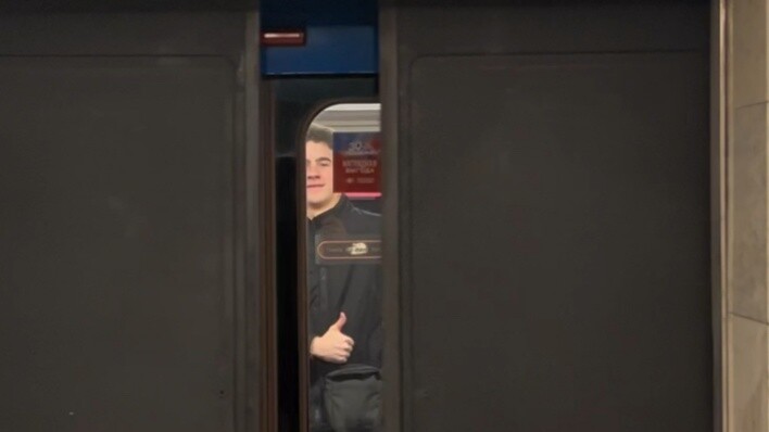 The guillotine-style security gate of the fighting nation, the outrageous Russian subway
