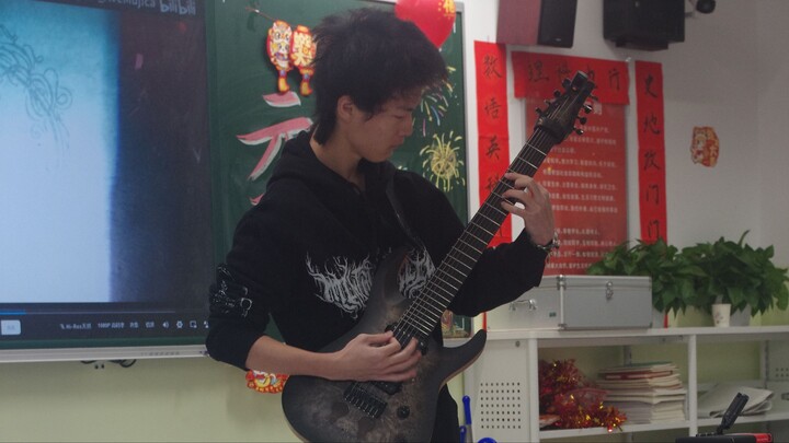 庆祝母鸡卡开播于是在元旦演奏了Ave Mujica - Mas?uerade Rhapsody Re?uest