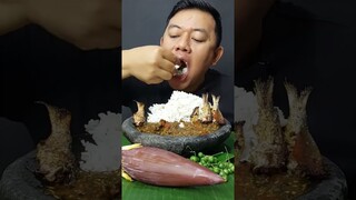 MAKAN LALAPAN MENTAH JANTUNG PISANG IKAN ASIN SAMBAL TERASI