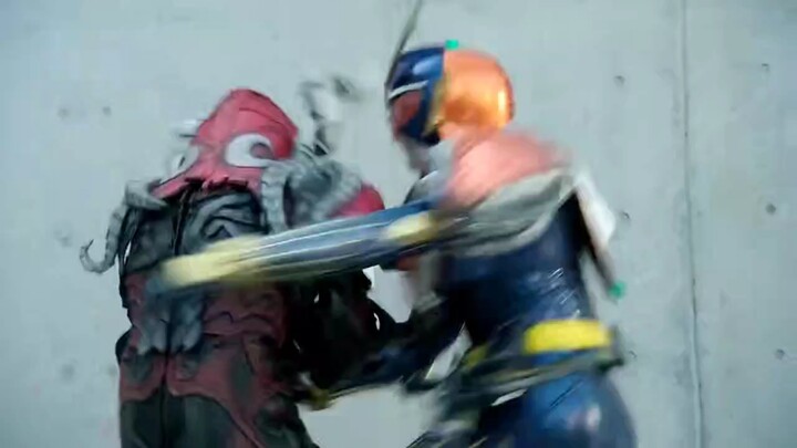 Silly Orange transforms to fight the monster, the mechanical guy is confused, and the next second he