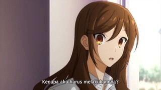 Horimiya masih ga percaya kalau itu beneran Miyamura karena beda banget di sekolah dan di luar rumah