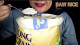 ASMR RAW RICE EATING || RAW RICE || MAKAN BERAS MENTAH DI KARUNG PLASTIK PAKE CENTONG|ASMR INDONESIA