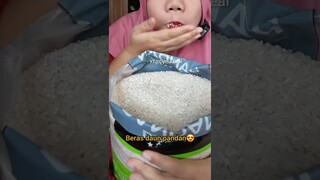 DYMA |ASMR RAW RICE EATING |Makan Beras | asmrrawriceeating| #asmrsounds  #asmr #shorts #mukbang(2)