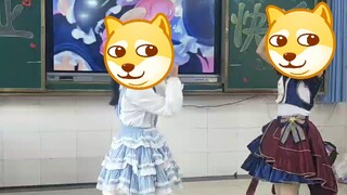 After graduating from high school, dancing "Stroking" in the classroom