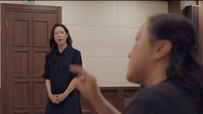 Hahahaha, người phiên dịch ngôn ngữ ký hiệu này thật hài hước và bản dịch của cô ấy thật sống động.