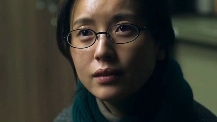 Han Hyo-joo looks so handsome wearing glasses