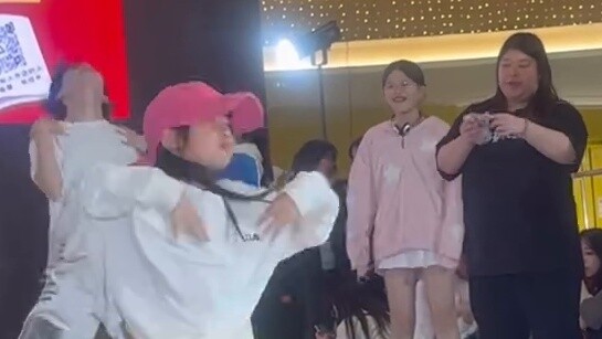 First graders flashed in Changsha dance, Body (DB), Meovv