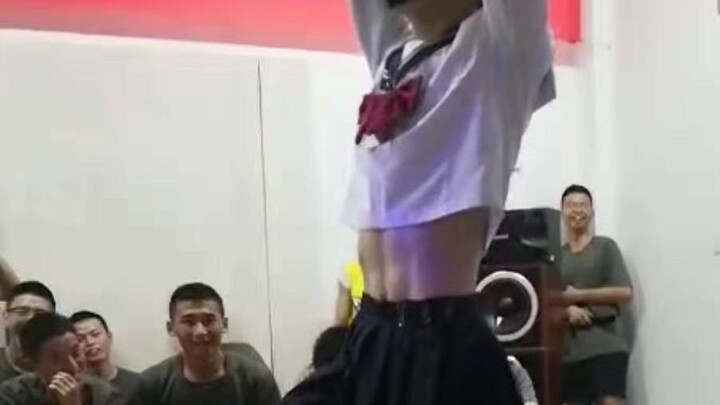 Secretary Dance｜A female secretary with abdominal muscles