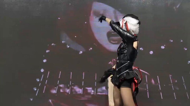 I failed while improvising a Gaga song at a comic convention...