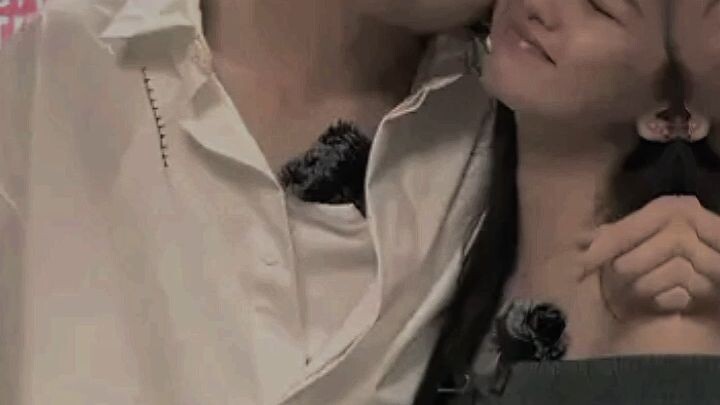 Bagay talaga sila 🥰 kilig nman ako dito