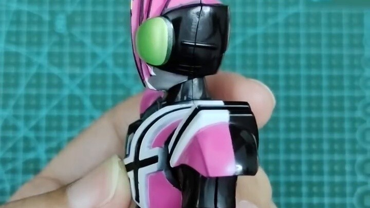 The 20-yuan Pinduole Kamen Rider Decade was made into a real bone sculpture. This is definitely the 