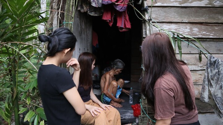 GADIS DAYAK ❗❗ MEMBELI KEBUTUHAN NENEK PEDALAMAN KALIMANTAN