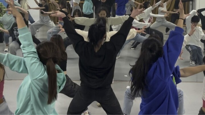 The synchronized dance studio version of "Say So" is here! The team spirit is bursting!