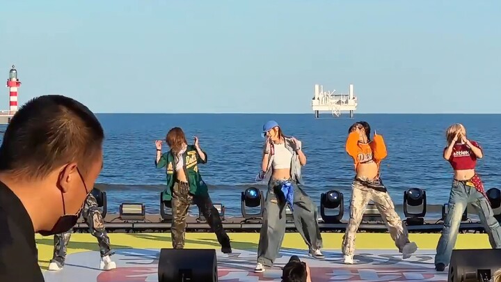 "รยูจีมิน UP" แสดงบนเวทีที่ชายหาดครั้งแรก!