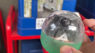 Mesin gashapon tua yang lusuh sebenarnya menjual mobil Domeka hanya dengan RMB¥11? Ada banyak model 