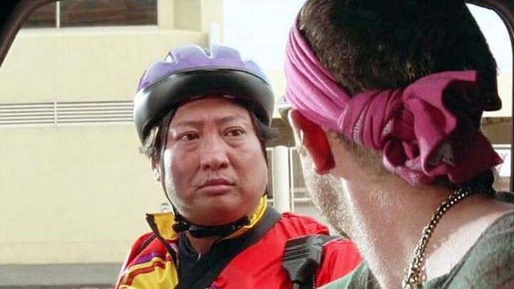 Sebuah film komedi yang ditulis dan disutradarai oleh Sammo Hung. Adegan pembukanya begitu lucu dan 