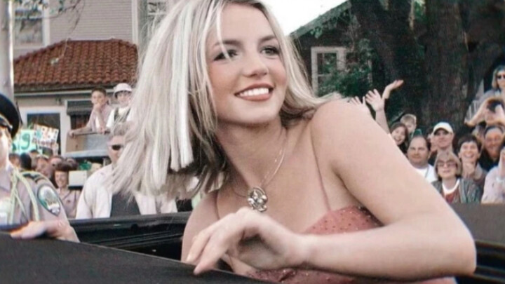 【Britney Spears】那时候的她惊为天人，甜美可掬的笑容，如今再也找不出第二个人！