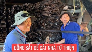 Đến thăm tổ từ thiện gia công sắt chuẩn bị làm nhà cho anh Y ở Đồng Tháp được Khương Dừa hỗ trợ.