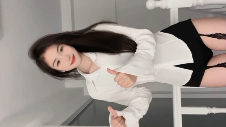 Vị tỷ tỷ này không phải người bình thường, góc chụp rất gian xảo~
