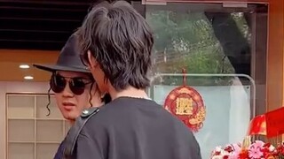 Người thực hiện điệu nhảy moonwalk là thật hay giả?