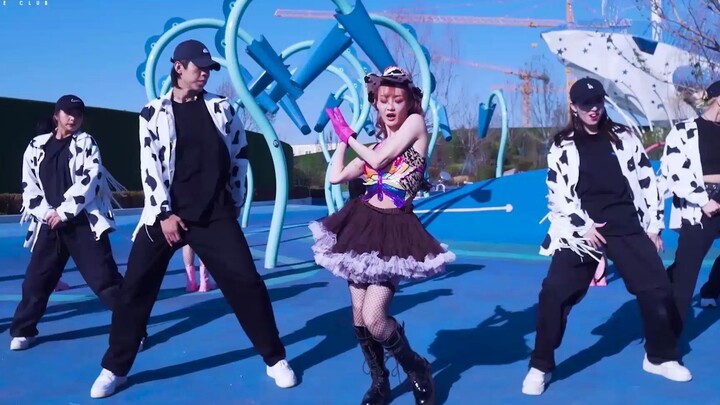 The Sub-Zero Dance Degree All-Stars performed Hyuna’s debut song PING PONG, and it was a perfect rep