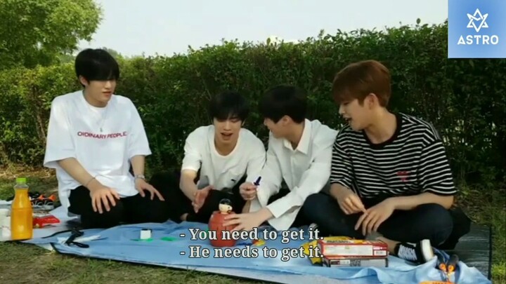 ASTRO OT4 PICNIC & PLAYING BADMINTON