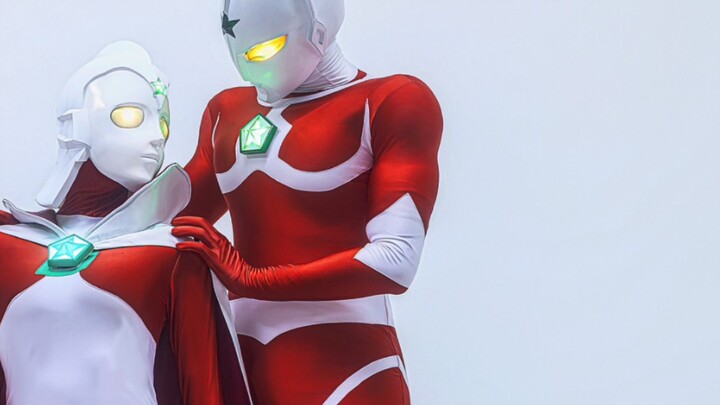 Kakak dan adik atau pasangan? Set casing kulit kakak dan adik Amiya & Ultraman Jonas COS pertama di 
