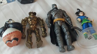 Review Action Figure Six  Shooter And Batman Armored