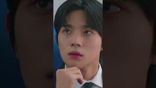 He was mesmerized🤭🙈 #kdrama #youtubeshorts #weddingimpossible #moonsangmin #jeonjongseo #gorgeous