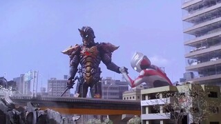 Ultraman yang tampan datang untuk menyelamatkan