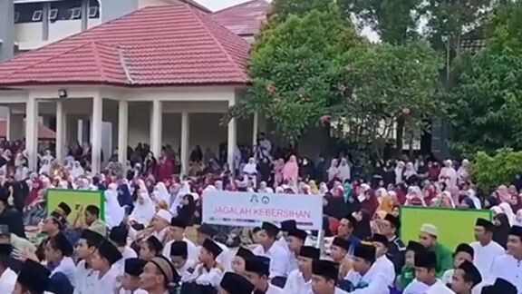 anak pesantren nih annjes😉✌