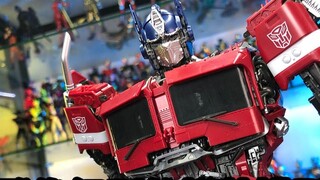 [A Brief Talk on Model Play: Sunsky Optimus Prime] A statue-level assembled model