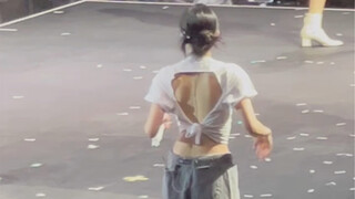 再分享一波在Twice演唱会上拍到的有趣片段Mina & Momo这也太会扭了吧！扭到我心里去了❤️‍🔥Mina & 彩瑛同框跳舞！米彩cp真的好好磕💞