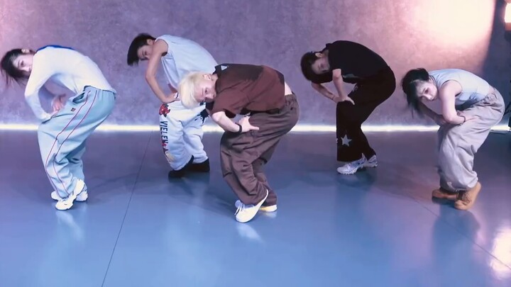 เพลงอีโมตอนดึก ท่าเต้นโดยเสี่ยวหลง ｜เราไม่ได้คุยกันอีกแล้ว