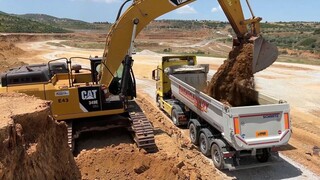 Caterpillar 349E Excavator With Weighing System On Board Loading Lorries - Inter