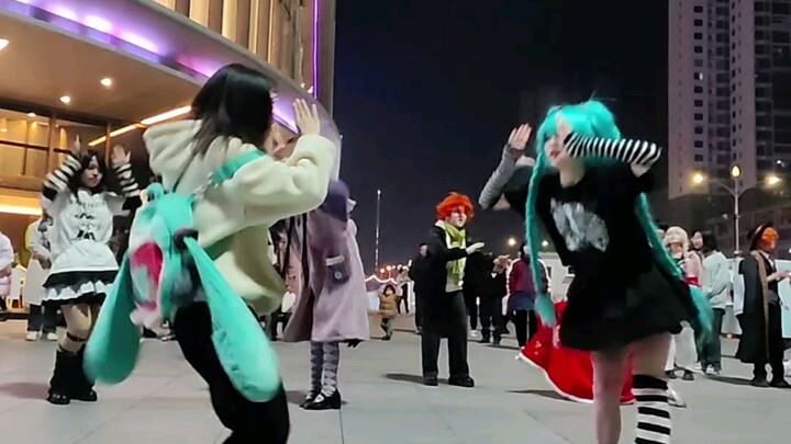 The Alliance of Delusion and Sentimental Compensation: The calmness of the old partner dancing with 