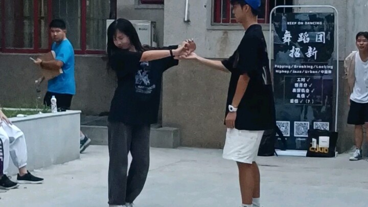 Xi'an Jiaotong Dance Club~Sweet duet dance~The girl and boy are so handsome!