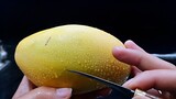 [DIY] มืออาชีพสอนแกะสลักมะม่วงให้เป็นหัวหงส์