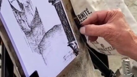 A street painter in Venice can draw a street scene with a carbon strip.