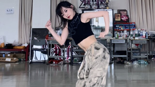 Kpop女一杀回来了...Lisa新曲Rockstar速翻