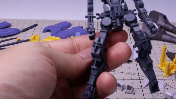 [Practice glue] The shape is good but it is difficult to use. Issue 44: Bandai HG Simon Lividar Iron