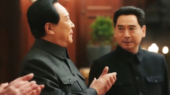 Ketua Mao bergegas ke Chongqing untuk bernegosiasi dengan penuh keberanian!